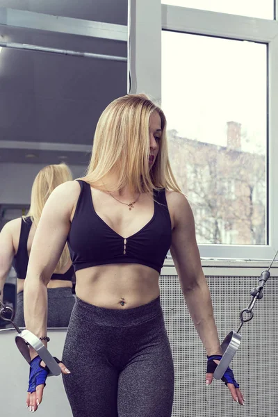 Flicka Ett Gym Med Shaker Med Sport Nutrition — Stockfoto