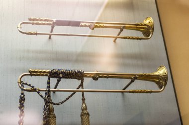 MÜZİK, Almanya - 27 Kasım 2018 Münih 'teki Bavyera Ulusal Müzesi' nde antik müzik aletlerinin tarihini anlatan bir sergi sunar.. 