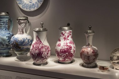 MÜZİK, Almanya - 27 Kasım 2018: Münih 'teki Bavyera Ulusal Müzesi' nde yemek pişirme tarihi ve koleksiyonu sergisi.