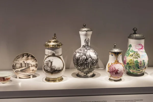 MÜZİK, Almanya - 27 Kasım 2018: Münih 'teki Bavyera Ulusal Müzesi' nde yemek pişirme tarihi ve koleksiyonu sergisi.