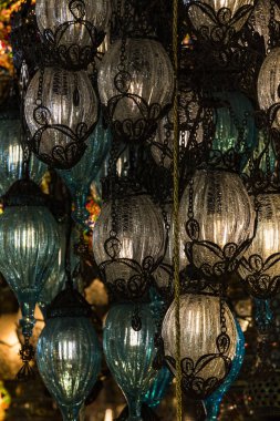 Geleneksel Türk fener renkli cam ürünleri 
