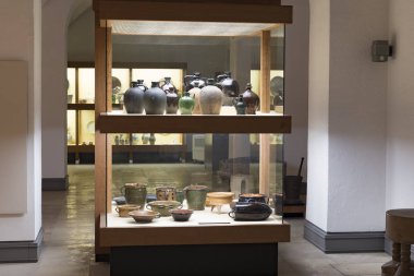 MÜZİK, Almanya - 27 Kasım 2018: Münih 'teki Bavyera Ulusal Müzesi' nde yemek pişirme tarihi ve koleksiyonu sergisi. 