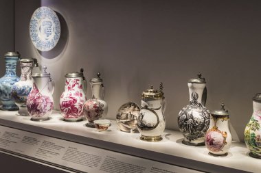 MÜZİK, Almanya - 27 Kasım 2018: Münih 'teki Bavyera Ulusal Müzesi' nde yemek pişirme tarihi ve koleksiyonu sergisi. 