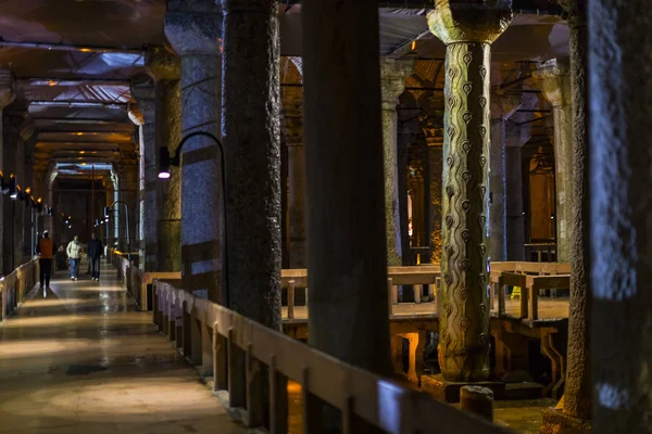 地下のシスターン大聖堂沈没エレバタンサライは 古代コンスタンティノープルの現在のイスタンブールで最大です — ストック写真
