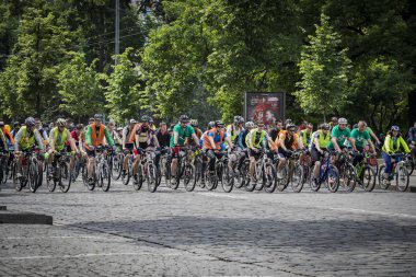 Kharkiv, Ukrayna - 20 Mayıs, 2018: yıllık bahar şehir Bisiklete binme tatil ve şehrin sokaklarında bisiklet. 
