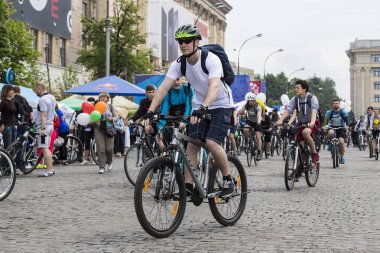 Kharkiv, Ukrayna - 20 Mayıs, 2018: yıllık bahar şehir Bisiklete binme tatil ve şehrin sokaklarında bisiklet. 