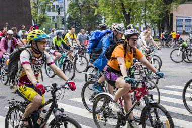 Kharkiv, Ukrayna - 20 Mayıs, 2018: yıllık bahar şehir Bisiklete binme tatil ve şehrin sokaklarında bisiklet. 
