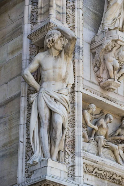 Giugno 2018 Milano Italia Sculture Santi Martiri Che Decorano Duomo — Foto Stock