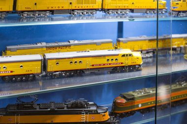 MADRID, İspanya - 27 Mart 2018: Madrid 'deki demiryolu müzesindeki tren kompartımanının iç vagonları. 