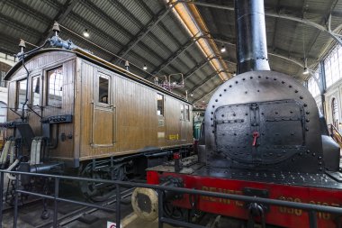 MADRID, İspanya - 27 Mart 2018: Madrid 'deki demiryolu müzesindeki tren kompartımanının iç vagonları. 