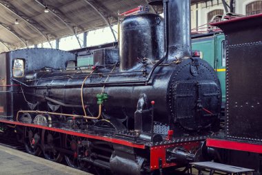 MADRID, İspanya - 27 Mart 2018: Madrid 'deki demiryolu müzesindeki tren kompartımanının iç vagonları. 