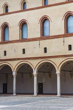 Milano 'daki Sforza Kalesi' nin mimarisinin elementleri.. 