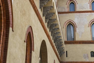 Milano 'daki Sforza Kalesi' nin mimarisinin elementleri.. 