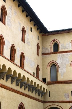Milano 'daki Sforza Kalesi' nin mimarisinin elementleri.. 