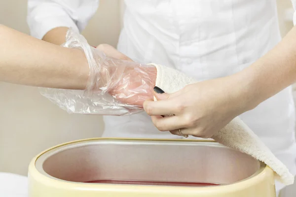 Process Paraffin Treatment Female Hands Beauty Salon — Stock Photo, Image