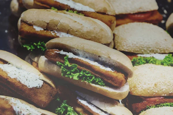 Sandwich Poisson Mer Dans Pain Blé Filmé Gros Plan — Photo