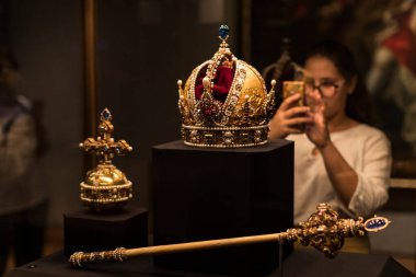 Vienna, AUSTRIA - 3 Eylül 2018: Viyana 'daki Habsburg Hanedan Müzesi Hofburg Sarayı' nın Hazinesi.