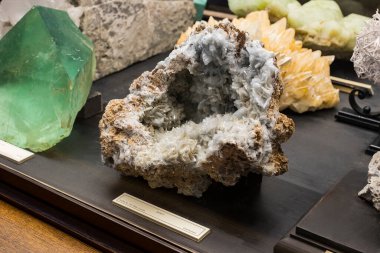 VIENNA, AUSTRIA - 3 Eylül 2018: Taşların ve metallerin toplanması Doğal Tarih Müzesi, Viyana.