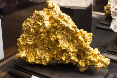 VIENNA, AUSTRIA - 3 Eylül 2018: Taşların ve metallerin toplanması Doğal Tarih Müzesi, Viyana.