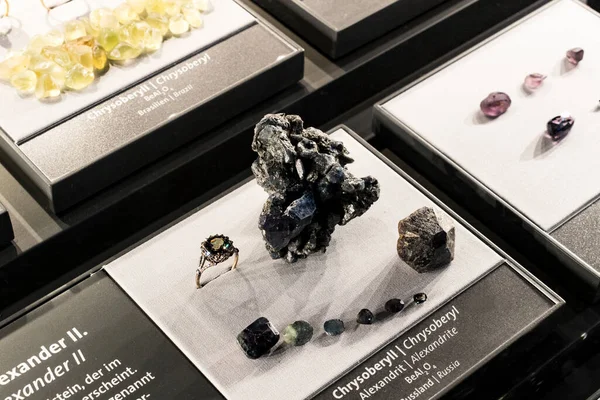 澳大利亚维也纳 2018年9月3日 维也纳自然历史博物馆加工和未加工的宝石和半宝石博览会 免版税图库照片
