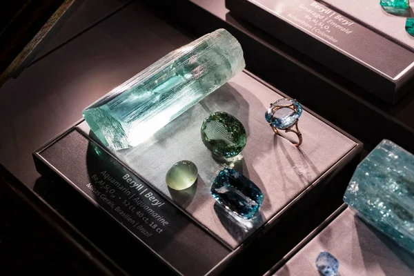 澳大利亚维也纳 2018年9月3日 维也纳自然历史博物馆加工和未加工的宝石和半宝石博览会 免版税图库照片