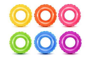 Beyaz arka planda yüzme halkaları. Su ve sahil için şişirilebilir plastik oyuncak ya da yolculuk güvenliği.