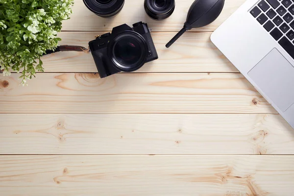 Bovenaanzicht Van Fotograaf Bureau Met Latptop Camera Lenzen Met Kopieer — Stockfoto