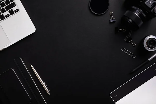 Bovenaanzicht Van Fotograaf Tafel Met Latptop Camera Lenzen Dagboek Met — Stockfoto