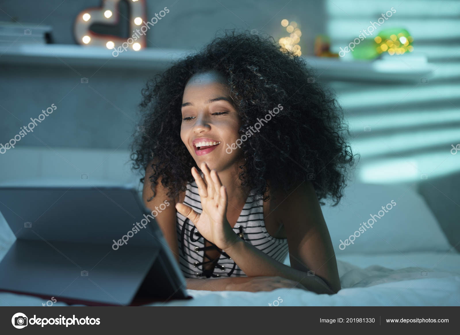 positur Urskive Dodge Black Woman Using Webcam And PC For Video Chat Stock Photo by ©diego_cervo  201981330