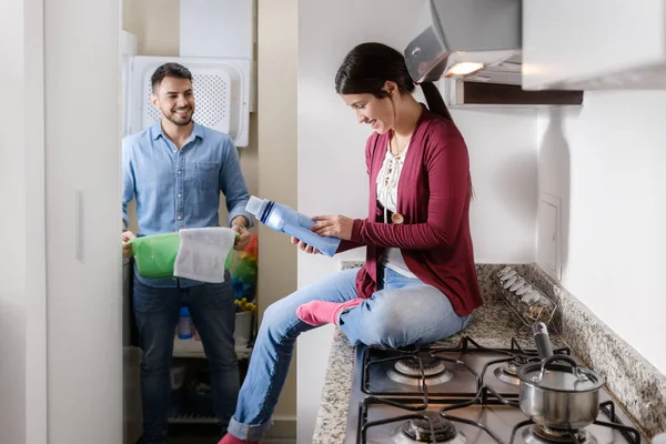 Man And Woman Doing Chores Washing Clothes — Stock Photo, Image
