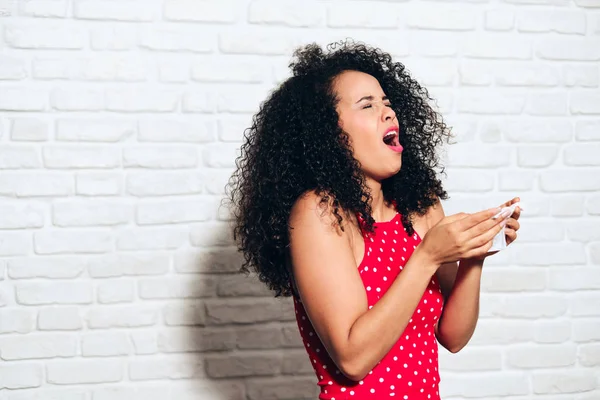 Sick Black Woman African American Girl Sneezing For Cold Allergy — Stock Photo, Image