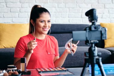 Vlog Video Blog evde dijital kamera ile kayıt kız