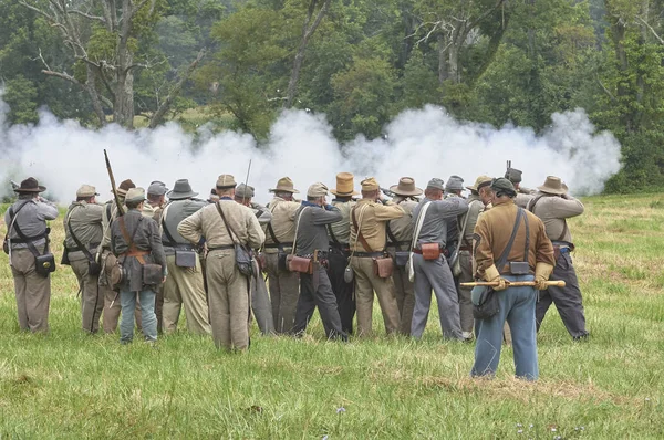 アメリカ南北戦争のゲティスバーグの古戦場 歩兵小銃を発射 — ストック写真