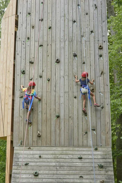 Herausforderung Kletterwand — Stockfoto