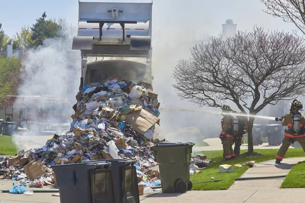 Brand eines Müllwagens Stockbild