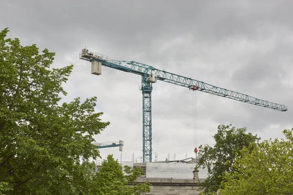 Trinity College construction. gantry crane — Stock Photo, Image