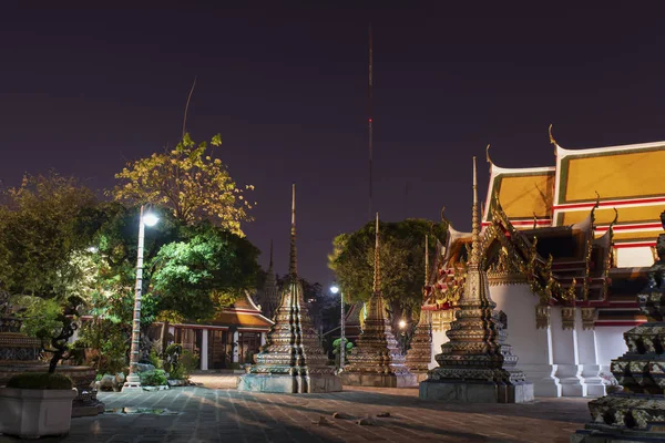 Tailândia Templo noturno de Bangkok . — Fotografia de Stock