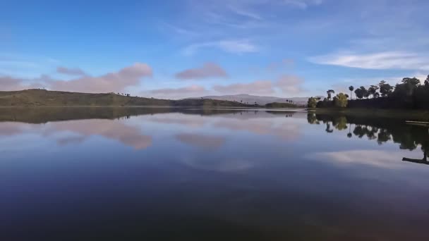 Madagaskar. Lake nära Antsirabe. — Stockvideo