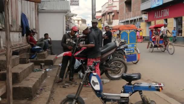 Afrika Madagaskar, Antsirabe typiskt, Urban, — Stockvideo