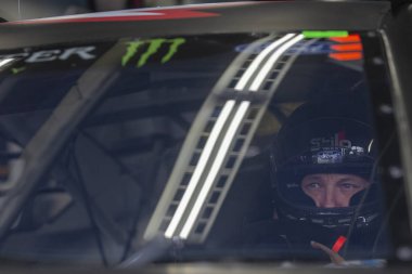18 Mayıs 2018 - Concord, Kuzey Carolina, ABD: Matt Kenseth (6) alır uygulamaya hazır canavar enerji açık Charlotte Motor Speedway Concord, Kuzey Carolina'için.