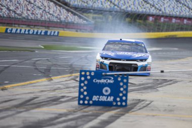 18 Mayıs 2018 - Concord, Kuzey Carolina, ABD: Kyle Larson (42) alır canavar enerji All-Star yarış Charlotte Motor Speedway Concord, Kuzey Carolina, hak kazanmak hazır.