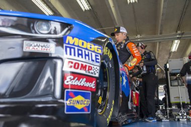 19 Mayıs 2018 - Concord, Kuzey Carolina, ABD: Jamie Mcmurray (1) alır canavar enerji açık Charlotte Motor Speedway Concord, Kuzey Carolina'için son pratik hazır.