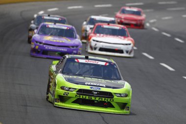 26 Mayıs 2018 - Concord, Kuzey Carolina, ABD: Concord, Kuzey Carolina'da döner Charlotte Motor Speedway, Alsco 300 sırasında aracılığıyla arabasını getiriyor Brad Keselowski (22).