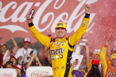 27 Mayıs 2018 - Concord, Kuzey Carolina, ABD: Kyle Busch (18) wins Coca-Cola 600 Charlotte Motor Speedway Concord, Kuzey Karolina.