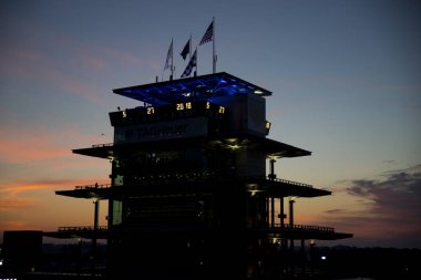 27 Mayıs 2018 - Indianapolis, Indiana, ABD: Güneş doğar Indianapolis 500 için yeşil bayrak önce speedway üzerinde Indianapolis, Indiana.