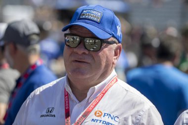 27 Mayıs 2018 - Indianapolis, Indiana, ABD: Chip Ganassi asmak inik lastiğini çukur önce Indianapolis Motor Speedway Indianapolis, Indiana, Indianapolis 500 için yeşil bayrak.