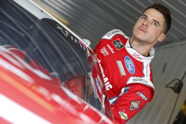 01 Haziran 2018 - uzun gölet, Pennsylvania, ABD: Pocono Raceway uzun gölet, Pennsylvania Pocono yeşil 250 için uygulamaya arabasının içine Ryan Reed (16) tırmanıyor.