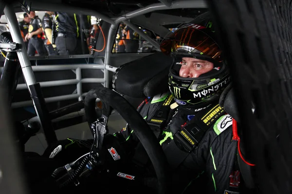 2018 Langer Weiher Wimpel Usa Kurt Busch Hängt Während Des — Stockfoto