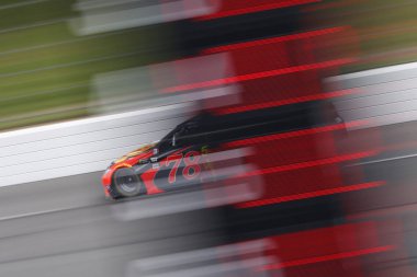 03 Haziran 2018 - uzun gölet, Pennsylvania, ABD: Martin Truex, Jr (78) yarış arabasının ön streç aşağı Pocono 400 değerinde Pocono Raceway sırasında uzun gölet, Pennsylvania getiriyor.