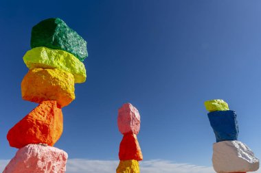 Yedi Magic dağlar heykel renkli sıçrama çöl Las Vegas yakınındaki ekler